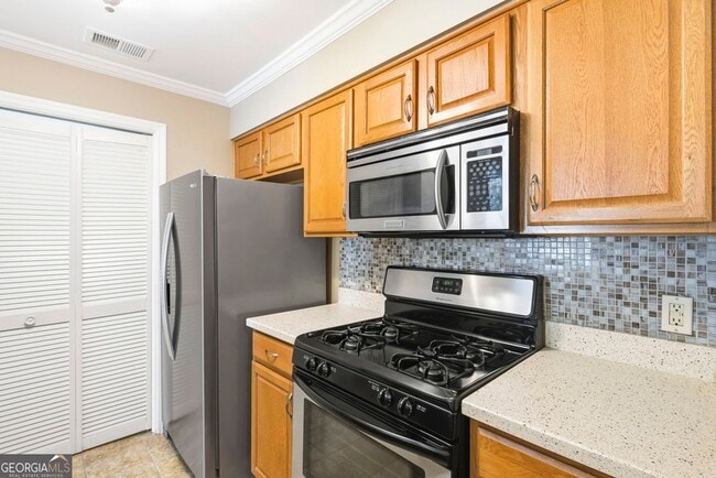 Building Photo - 728 Ridgefield Dr