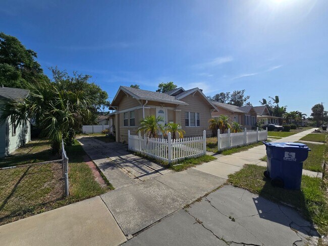 Building Photo - Come see this 2 bedroom (+ one large extra...