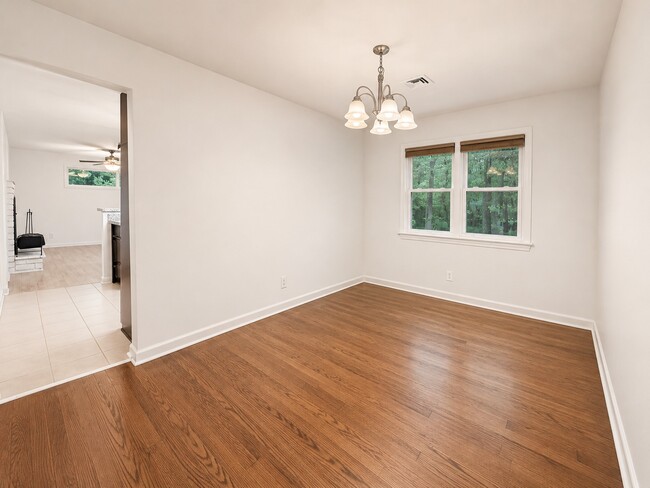 Building Photo - 553 Fernwood Farms Rd