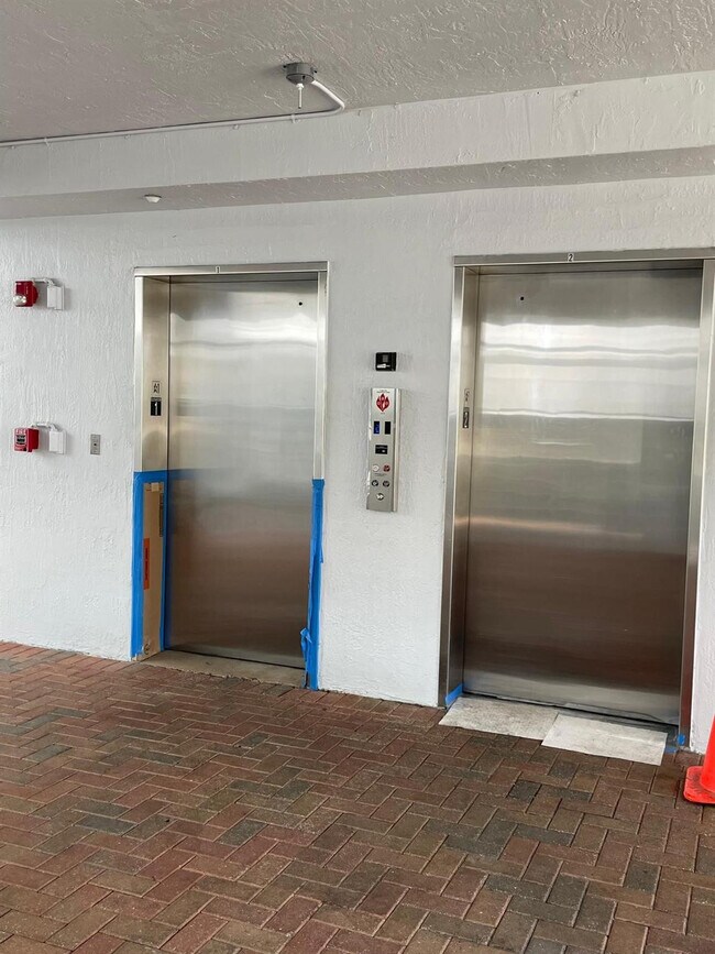 Building Photo - 10700 St