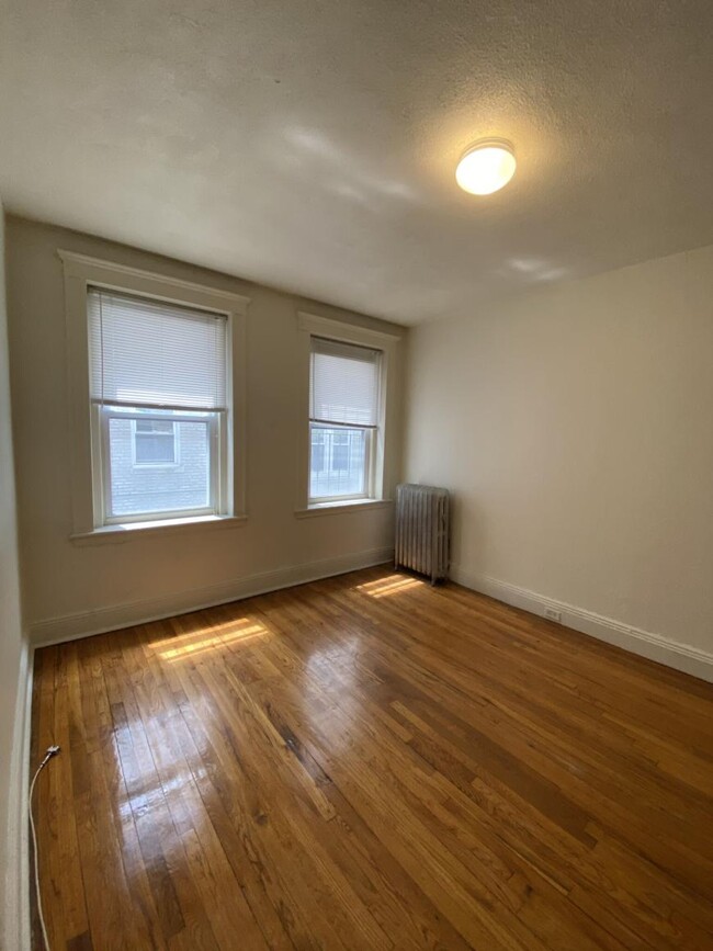 Building Photo - bedroom in Boston MA 02134