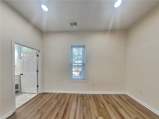 Building Photo - 1849 E Farris Ave