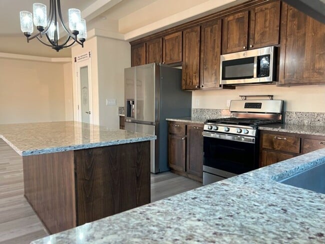 Building Photo - Three Bedroom on the Golf Course in Fer...