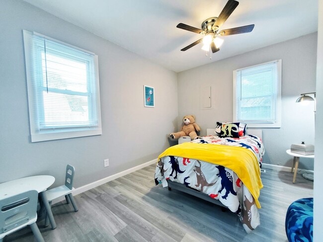 Building Photo - 4 Bed - 1 Bath Cape Cod for Rent