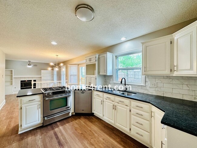 Building Photo - Wonderful Belton Home w/ Wood Floors, Finished Basement and Fenced Yard!