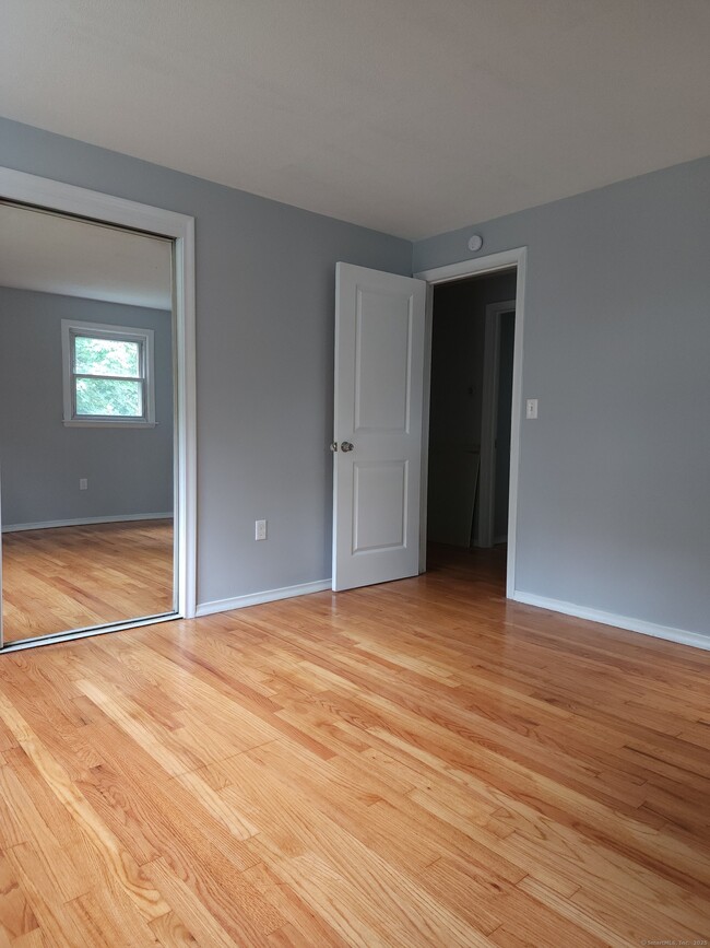 Building Photo - 14 Lownds Dr
