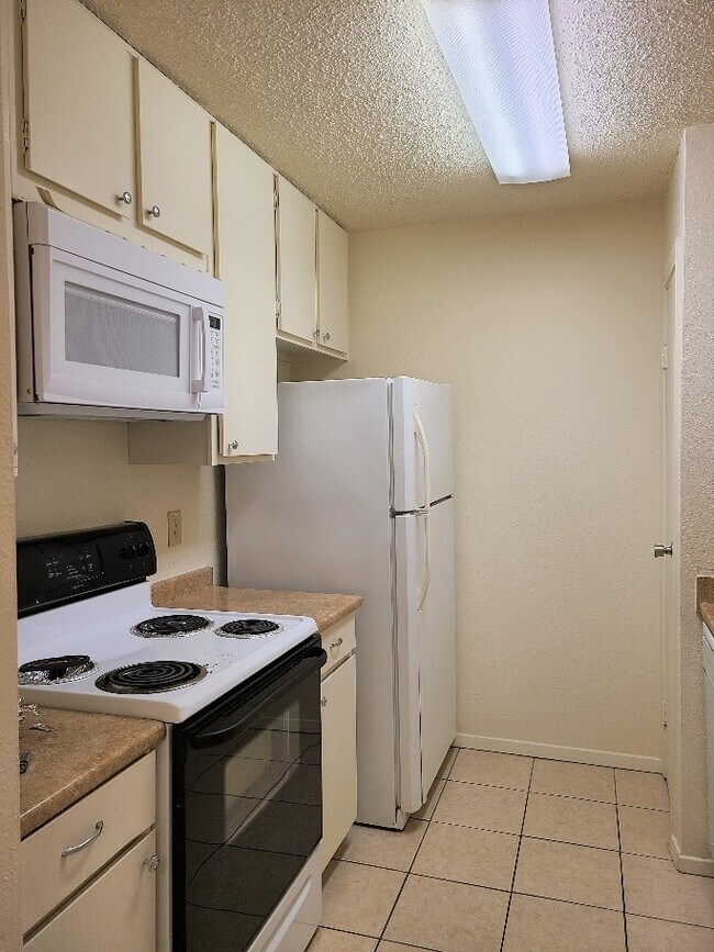 Kitchen - 7900 N Stadium Dr