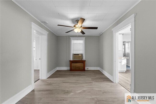 Building Photo - 34 Maple Ave