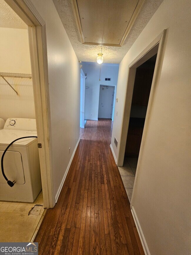 Building Photo - 40 Summerwood Ln