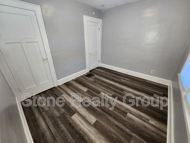 Building Photo - 715 3rd Ave