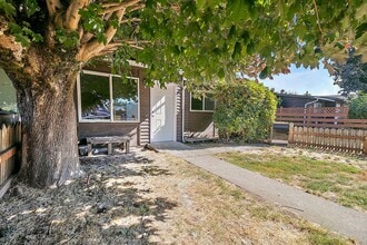 Building Photo - 417 22nd St SE