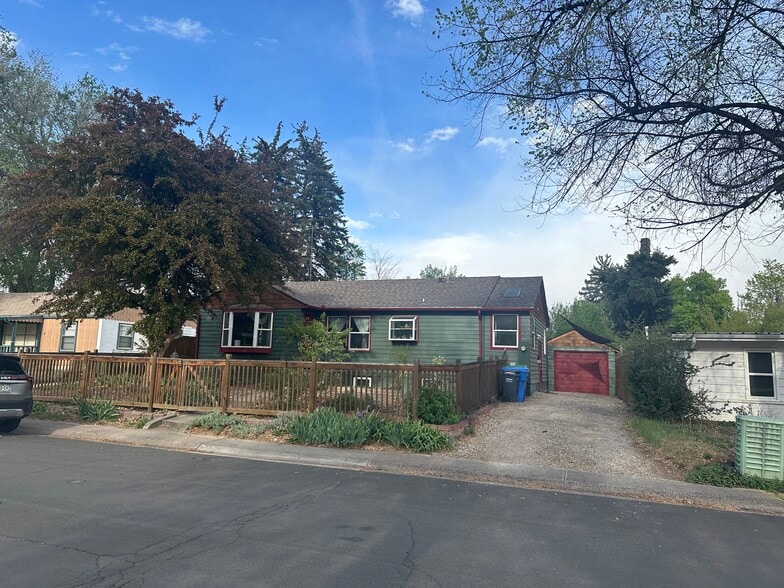 Building Photo - 216 Fishback Ave