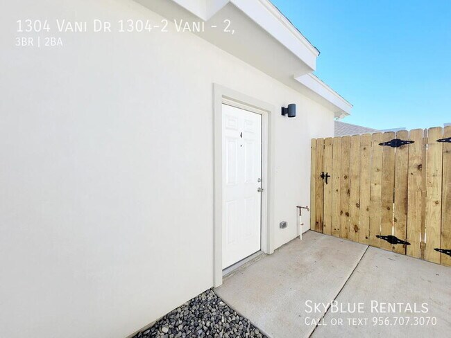 Building Photo - 1304 Vani Dr