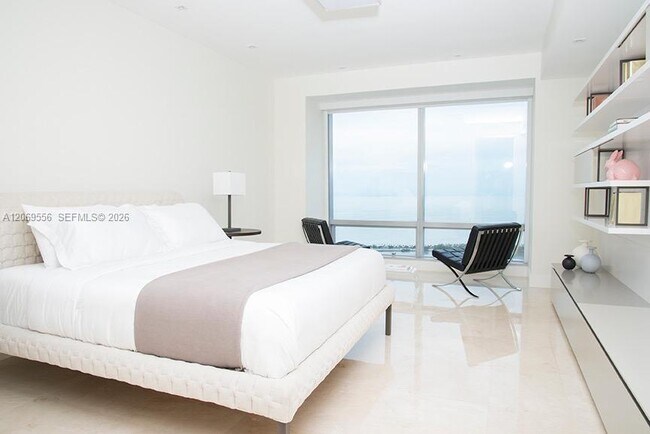 Building Photo - 1425 Brickell Ave