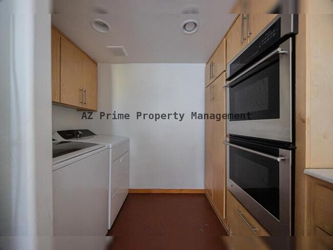 Building Photo - 7110 N 7th Ave