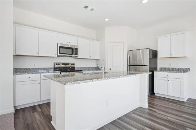 Building Photo - 2108 Prairie Ln