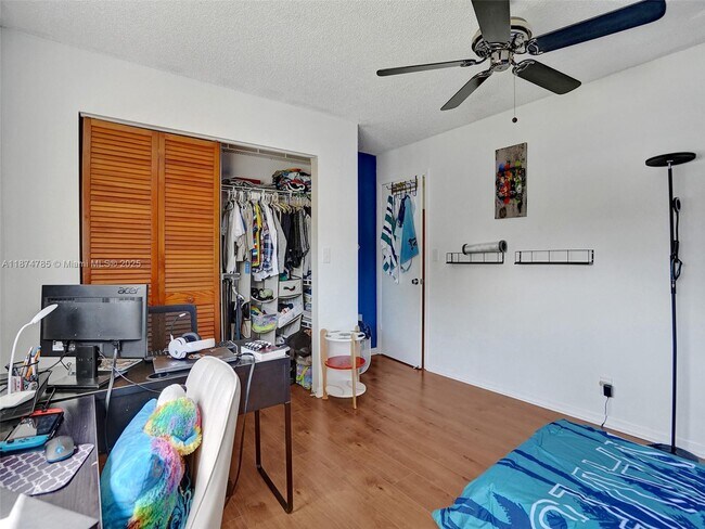 Building Photo - 8662 Bridle Path Ct