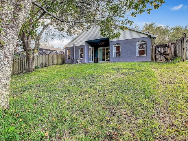 Building Photo - "Spacious 4-Bedroom Haven with 2 Full Baths in Brandon, FL – Your Dream Home Awaits!"