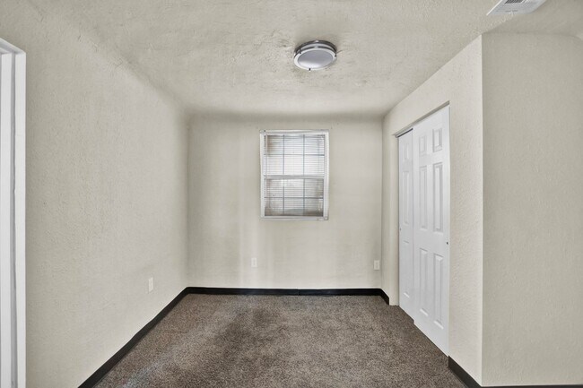 Building Photo - Charming 2 bedroom, 1 bath home in East El Paso!