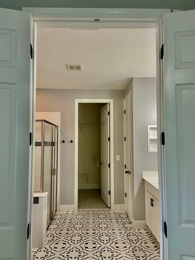 Building Photo - 30 Paradise Valley Dr