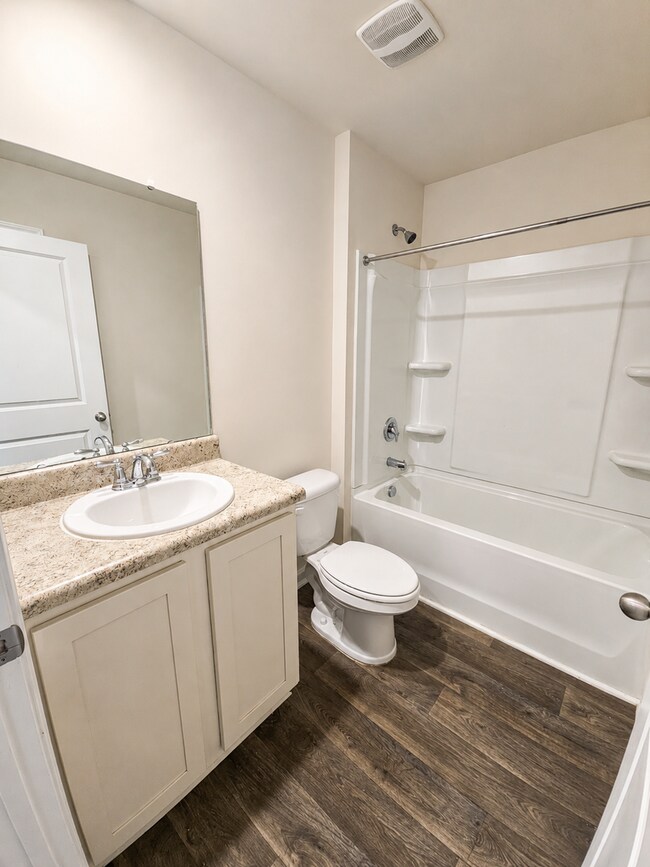 Building Photo - Beautiful 3 Bedroom Home with a Fenced Backyard
