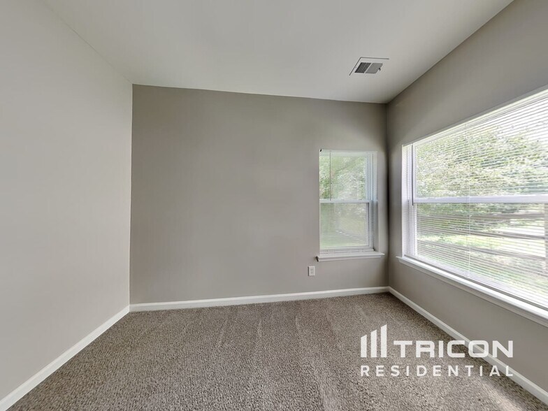 Building Photo - 12927 Rothe House Rd