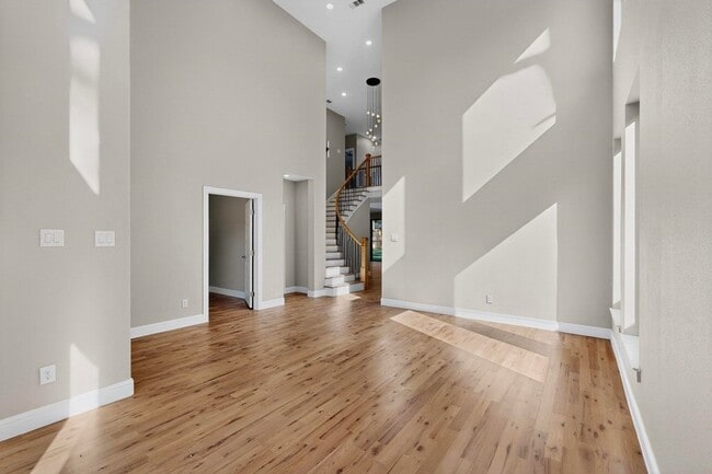 Building Photo - 1828 Highland Dr E