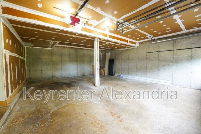 Building Photo - 5901 Beech Tree Dr