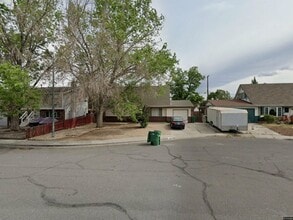 Building Photo - 433 Oleander Way
