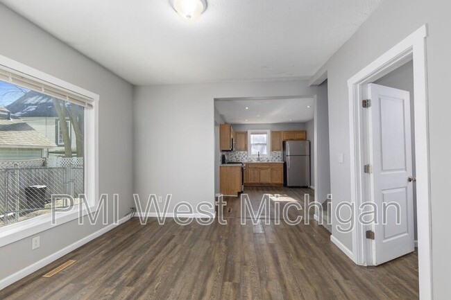Building Photo - 1038 3rd St NW
