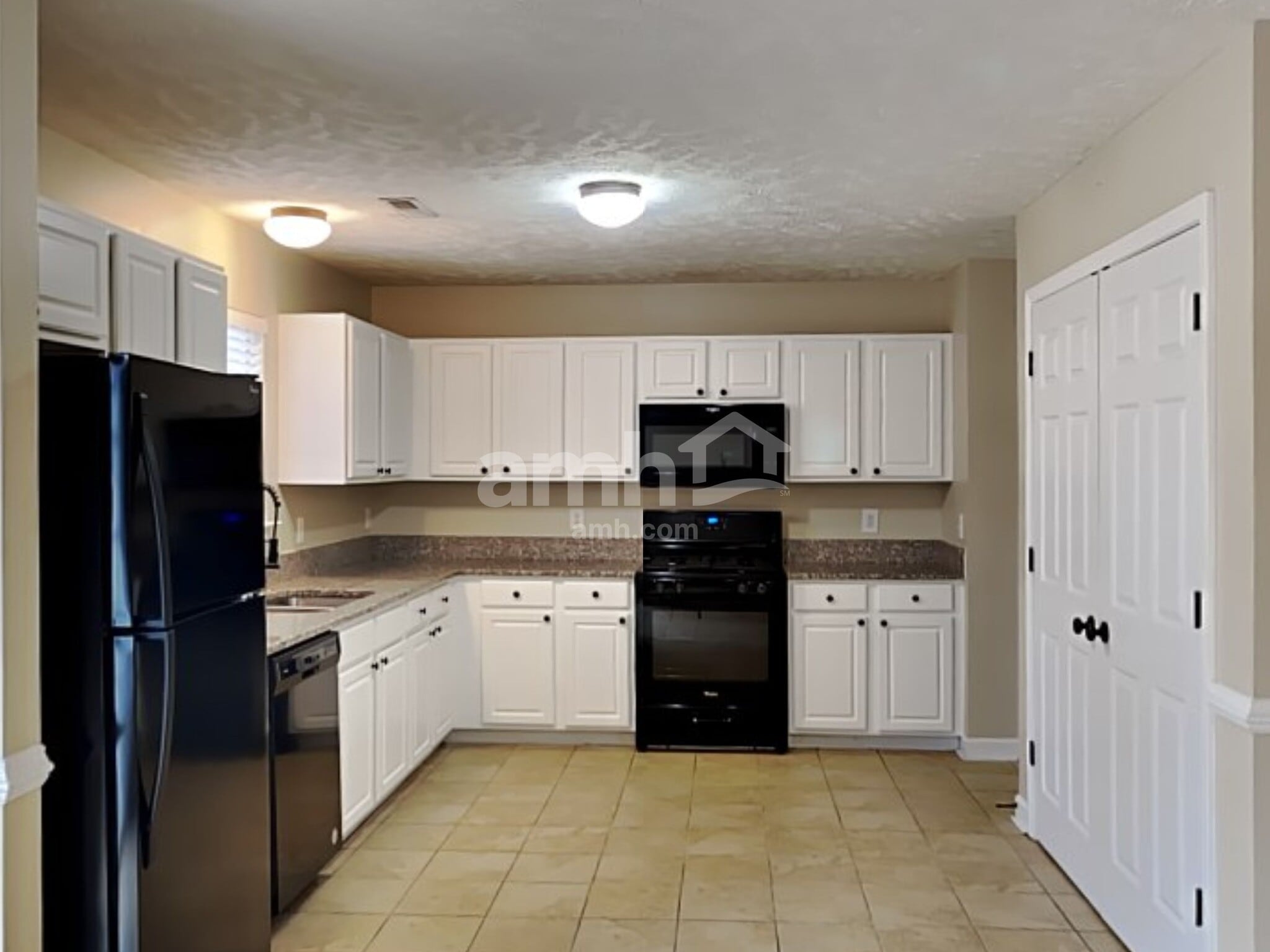 Building Photo - 6005 Mountview Dr