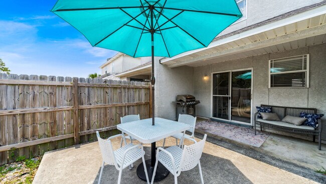 Building Photo - 5726 Beach Dr