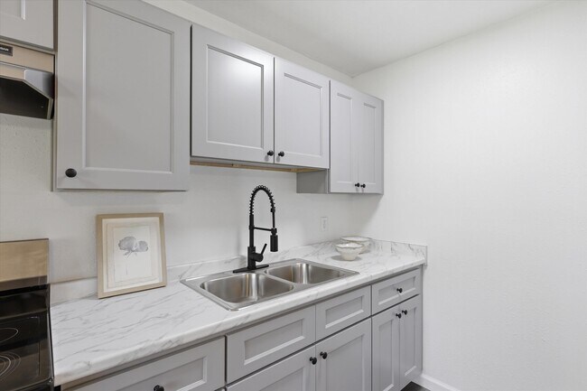 Building Photo - 1322 California St