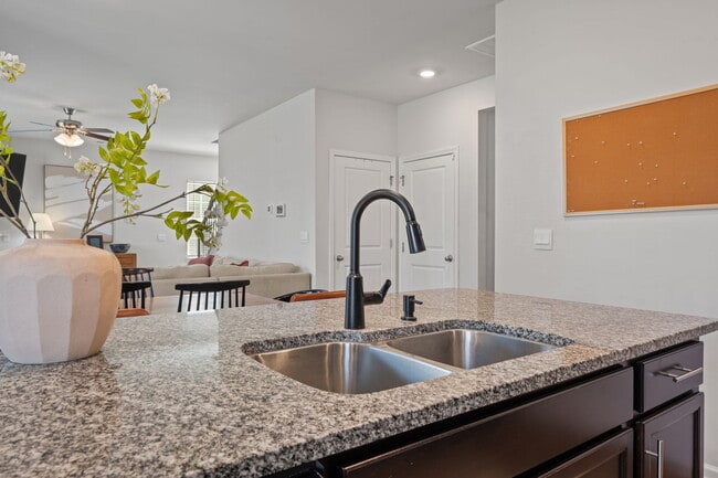 Building Photo - 1009 Chiles Dr