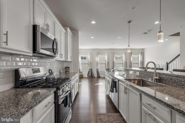 Building Photo - 11411 Tolkien Ave