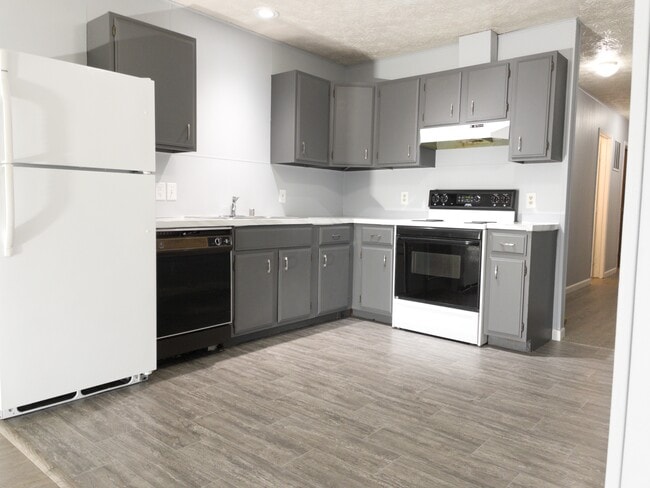 Building Photo - 6613 E 10th Ave