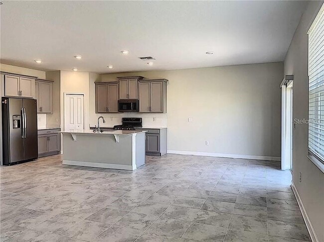 Building Photo - 1307 Oak Crest St