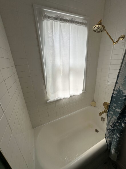 Shower tub - 3839 24th Ave S