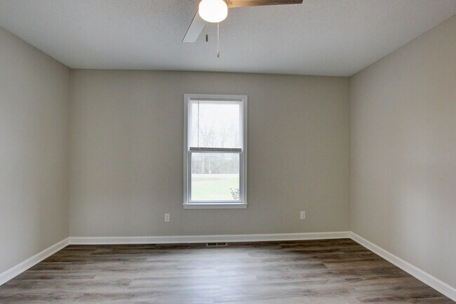 Building Photo - 2481 Clarksville Rd