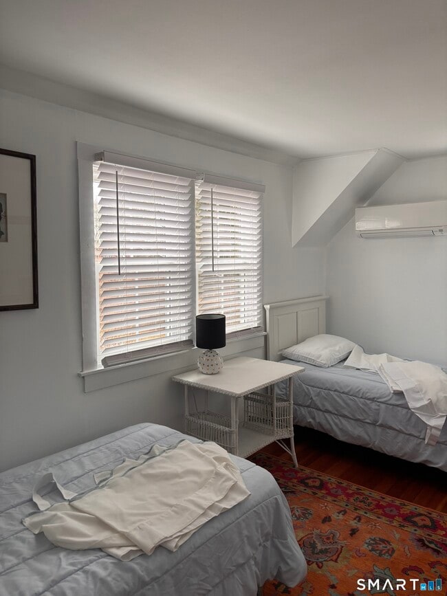 Building Photo - 11 Uncas Rd