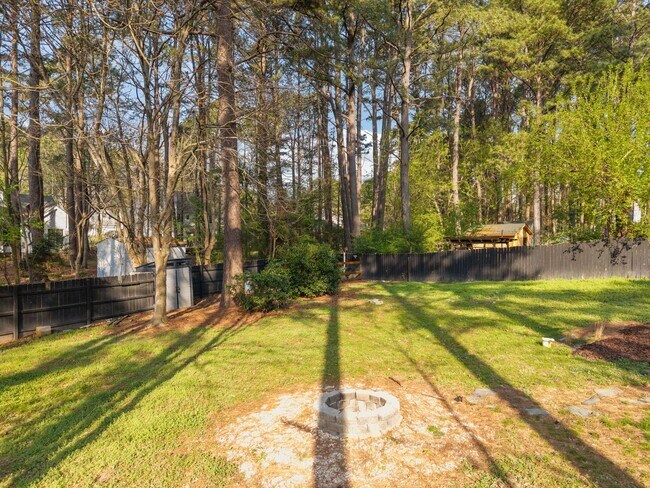Building Photo - Charming 3BR Home with Large Private Yard Near Downtown Raleigh