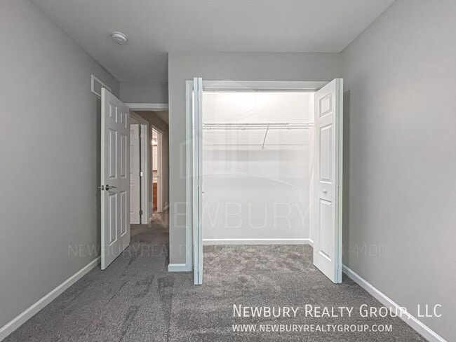 Building Photo - 135 Banksville Pl