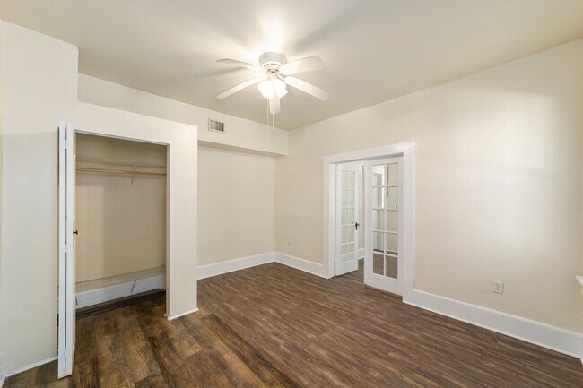 Building Photo - 1022 NW 3rd Ave