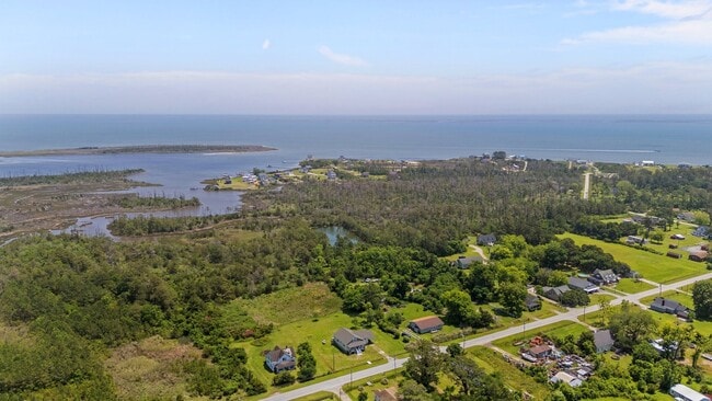 Building Photo - 3 Bed 2 Bath Marshallberg Home Available now