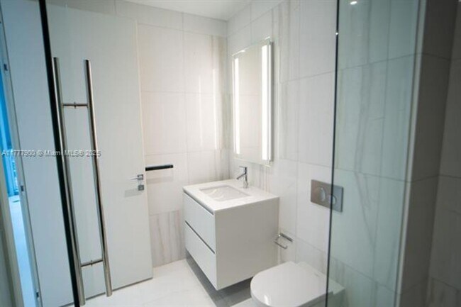 Building Photo - 300 Biscayne Blvd Way