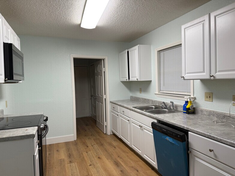 Building Photo - 2543 E Ann Arbor Ave