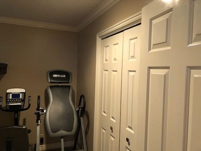 Building Photo - Awesome Shadowbrook Townhome in the Center of it all!