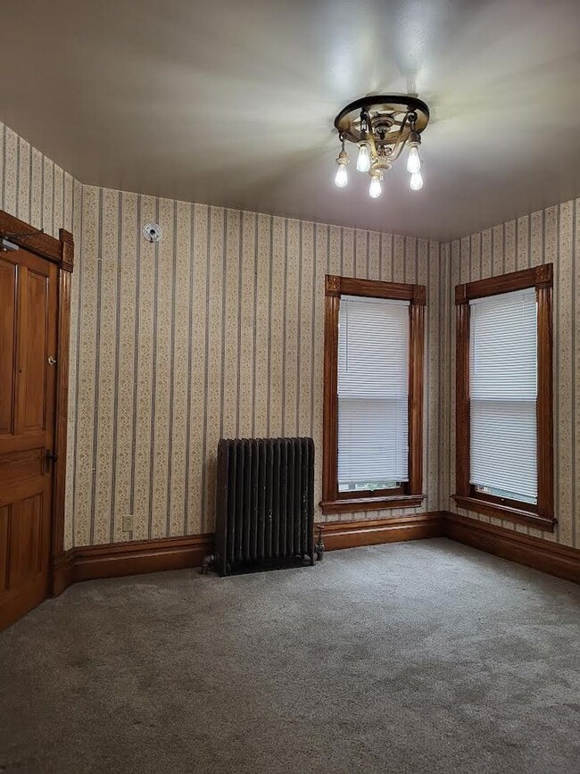 Interior Photo - 232 Woodward Avenue