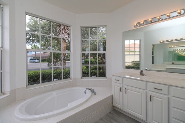 Building Photo - 3-Bed + Den Home With Lake Views & PET FRIENDLY! AVAIL NOW