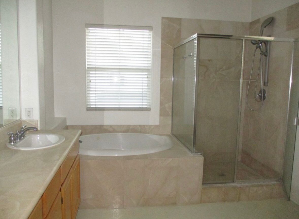 Building Photo - 7821 Daisy Cir